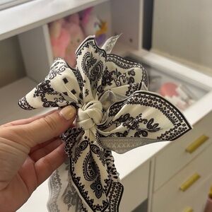 Black and White Paisley Hair Clip